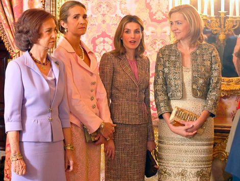 La Princesa Letizia, la Infanta Elena y la Reina Sofía reciclan su trajes del Día de la Hispanidad