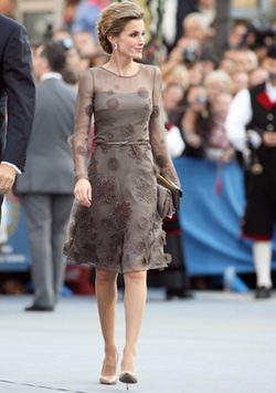 La Princesa Letizia y la Reina Sofía dan una lección de estilo en los Premios Príncipe de Asturias 2011