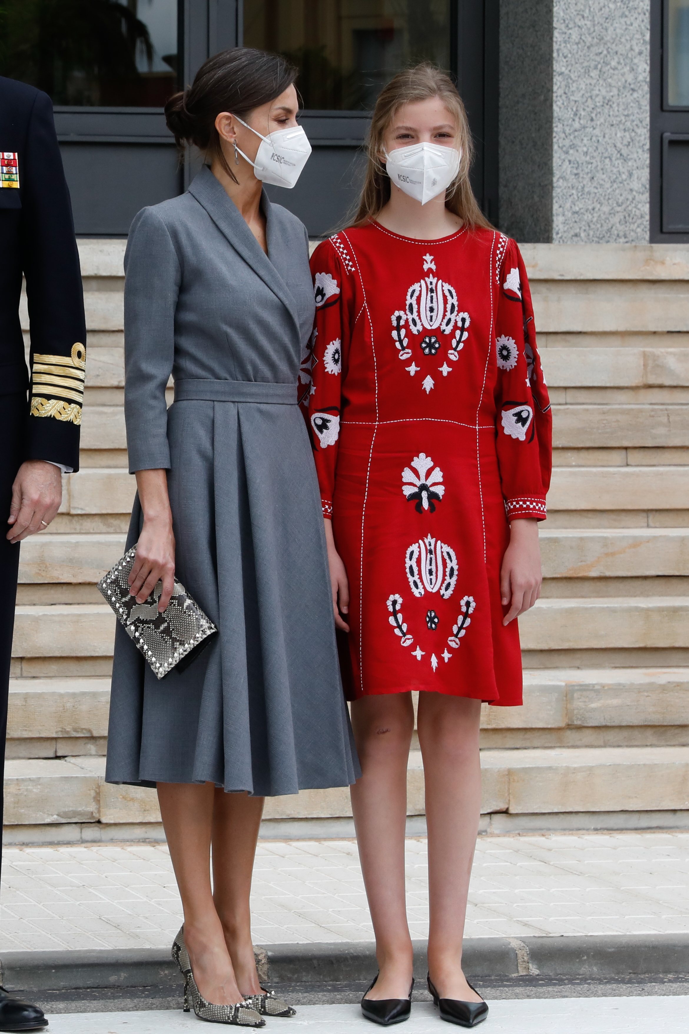 La Infanta Sofía apostó por el look más llamativo | Foto: Telecinco.es