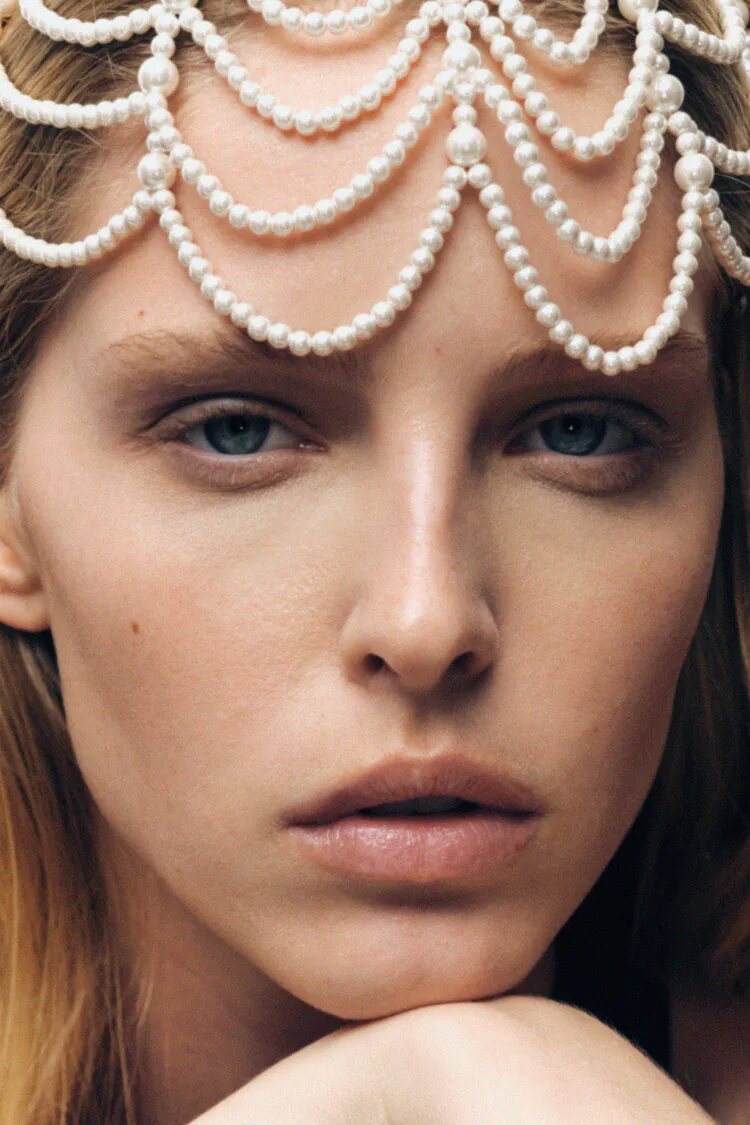 Diadema de perlas | Foto: Cortesía de Zara