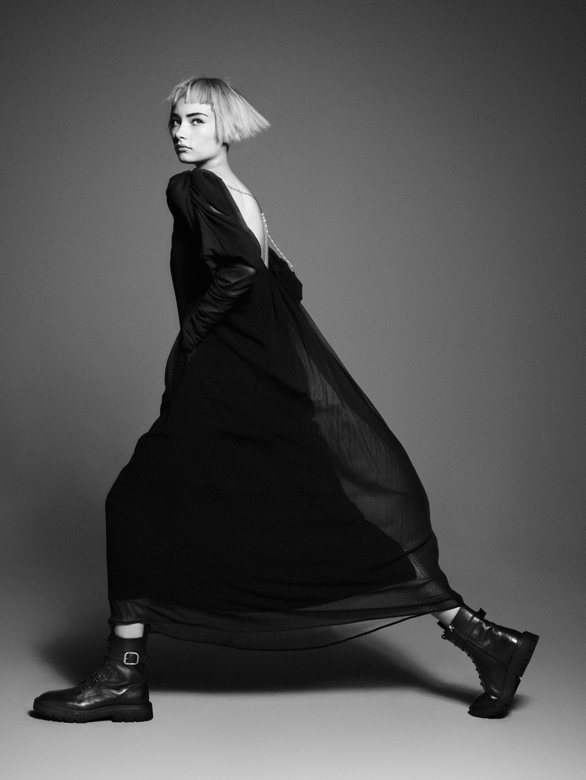 Modelo 1 de la colección 'Black Dress Collection' | Foto: David Sims para Zara