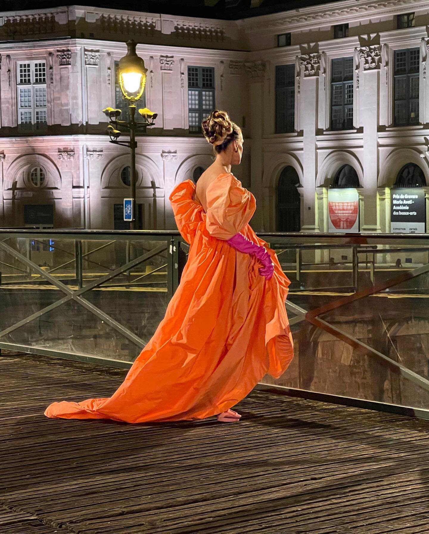 Carrie Bradshaw con un Valentino Alta Costura en 'And Just Lik That...' | Foto: Instagram