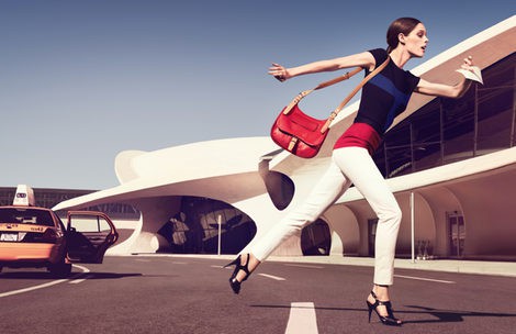 Imagen promocional de la colección primavera 2013 de Longchamp