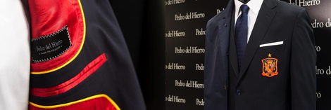 Detalles del traje de la Selección Española diseñado por PdH