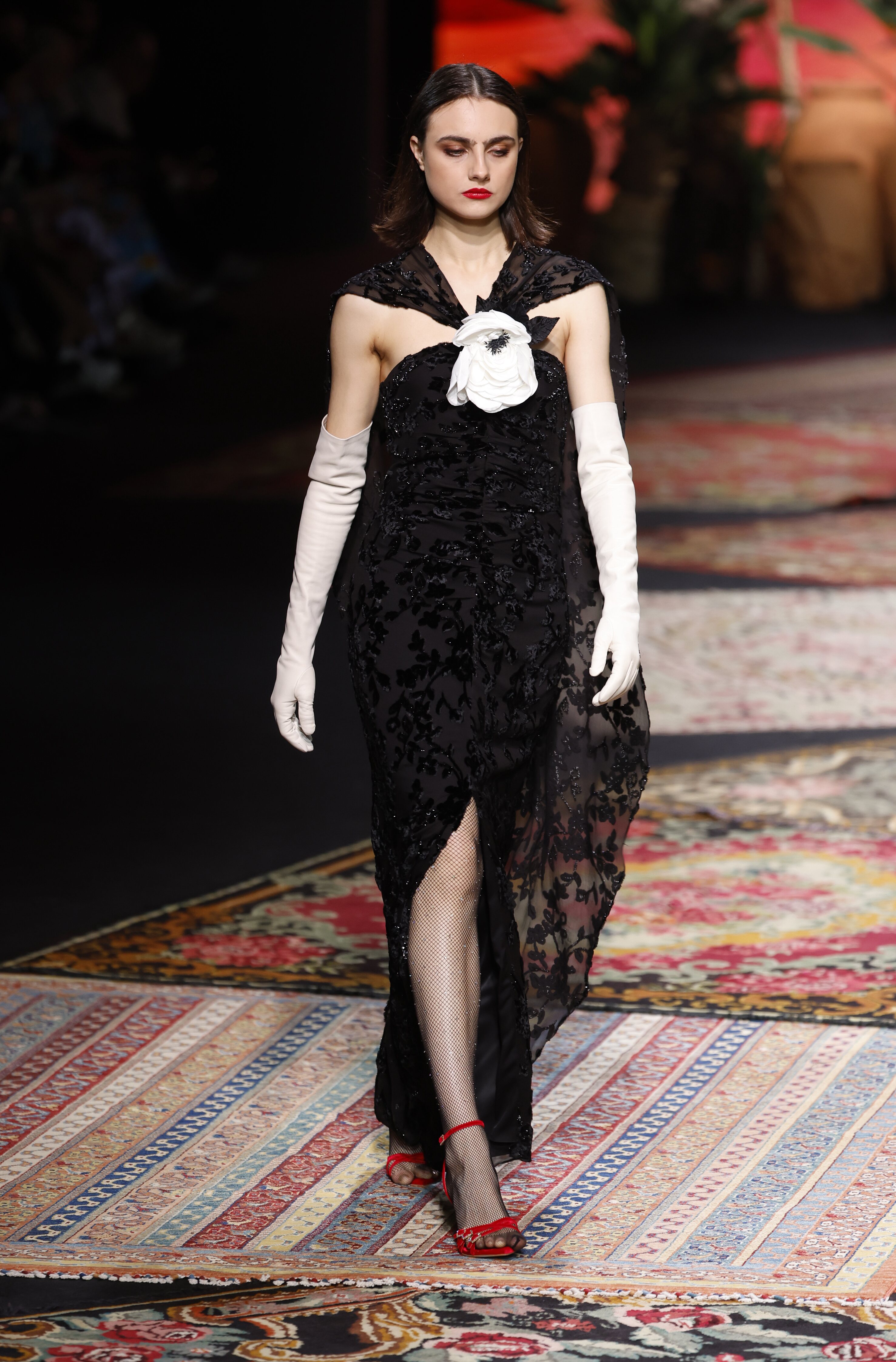 Vestido estilo Gran Gatsby en el desfile otoño/invierno 2023 de Jorge Vázquez | Foto: Gtres