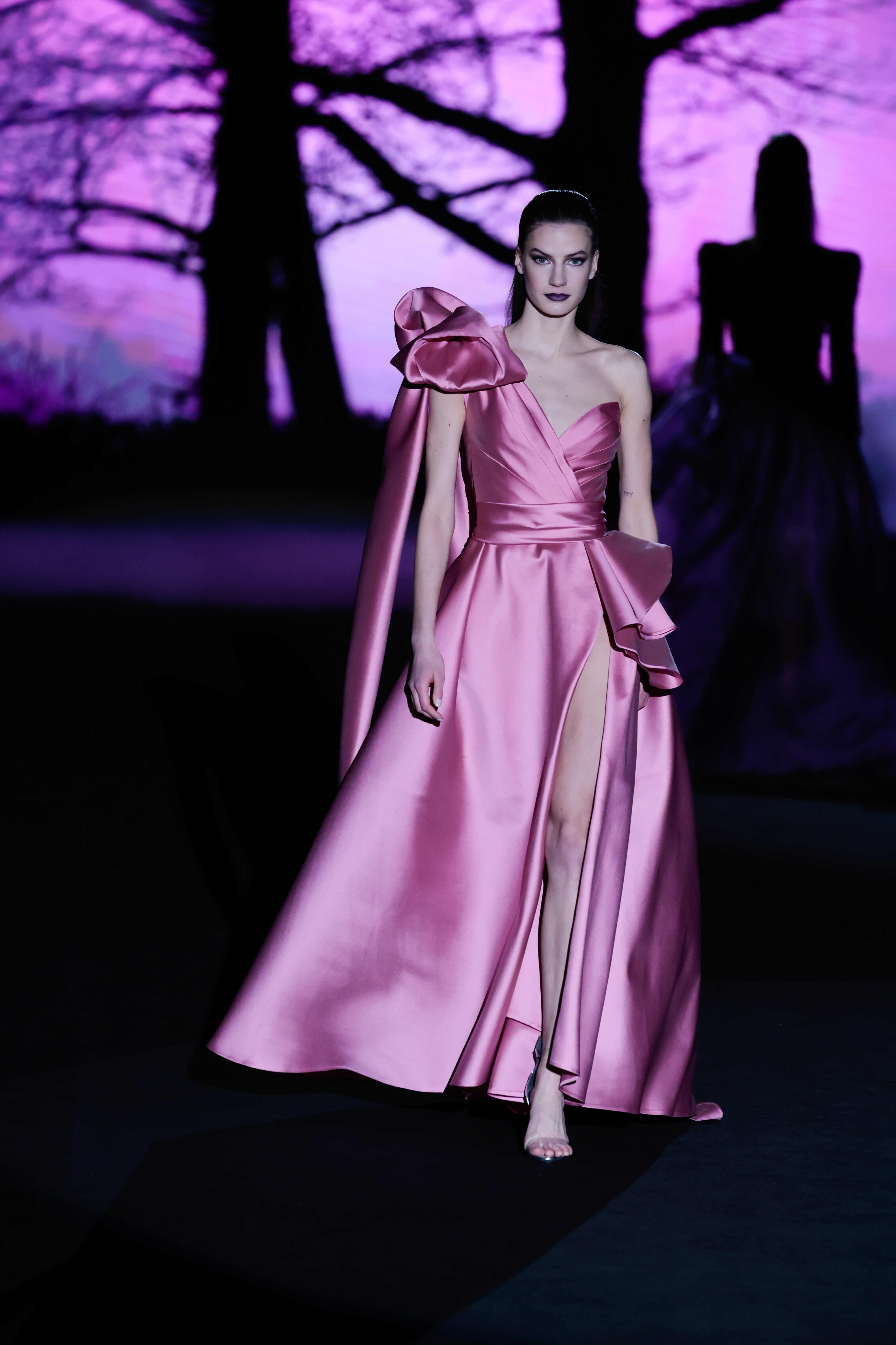 Vestido Princesa en rosa de la colección otoño/invierno 23/24 de Hannibal Laguna | foto: Gtres