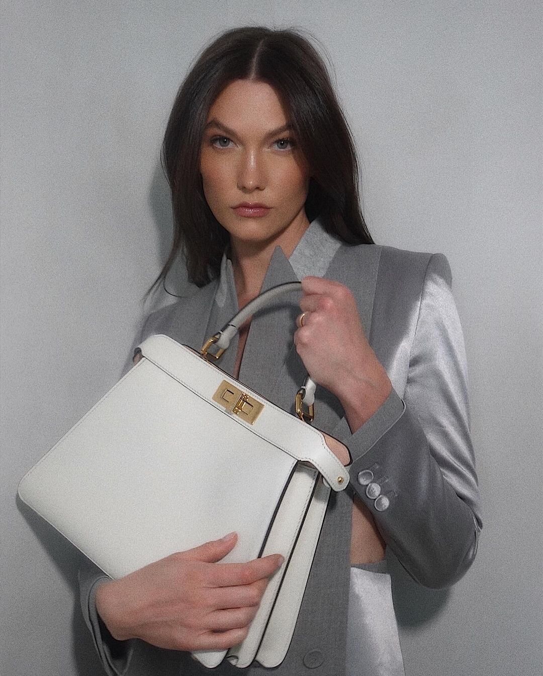 Karlie Kloss con bolso de Louis Vuitton | Foto: Instagram