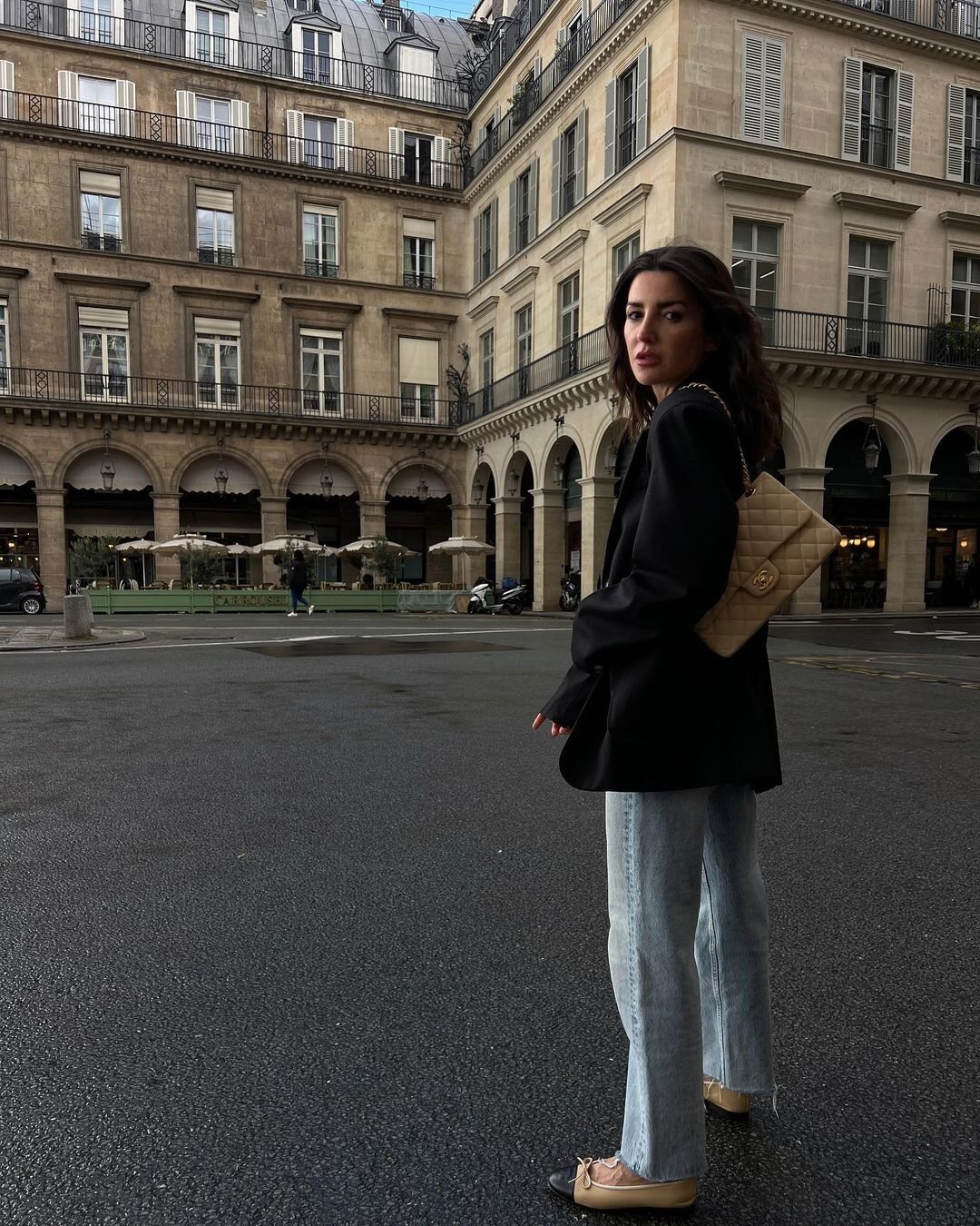 Alexandra Pereira con unas francesitas clásicas de Chanel | Foto: Instagram @alexandrapereira