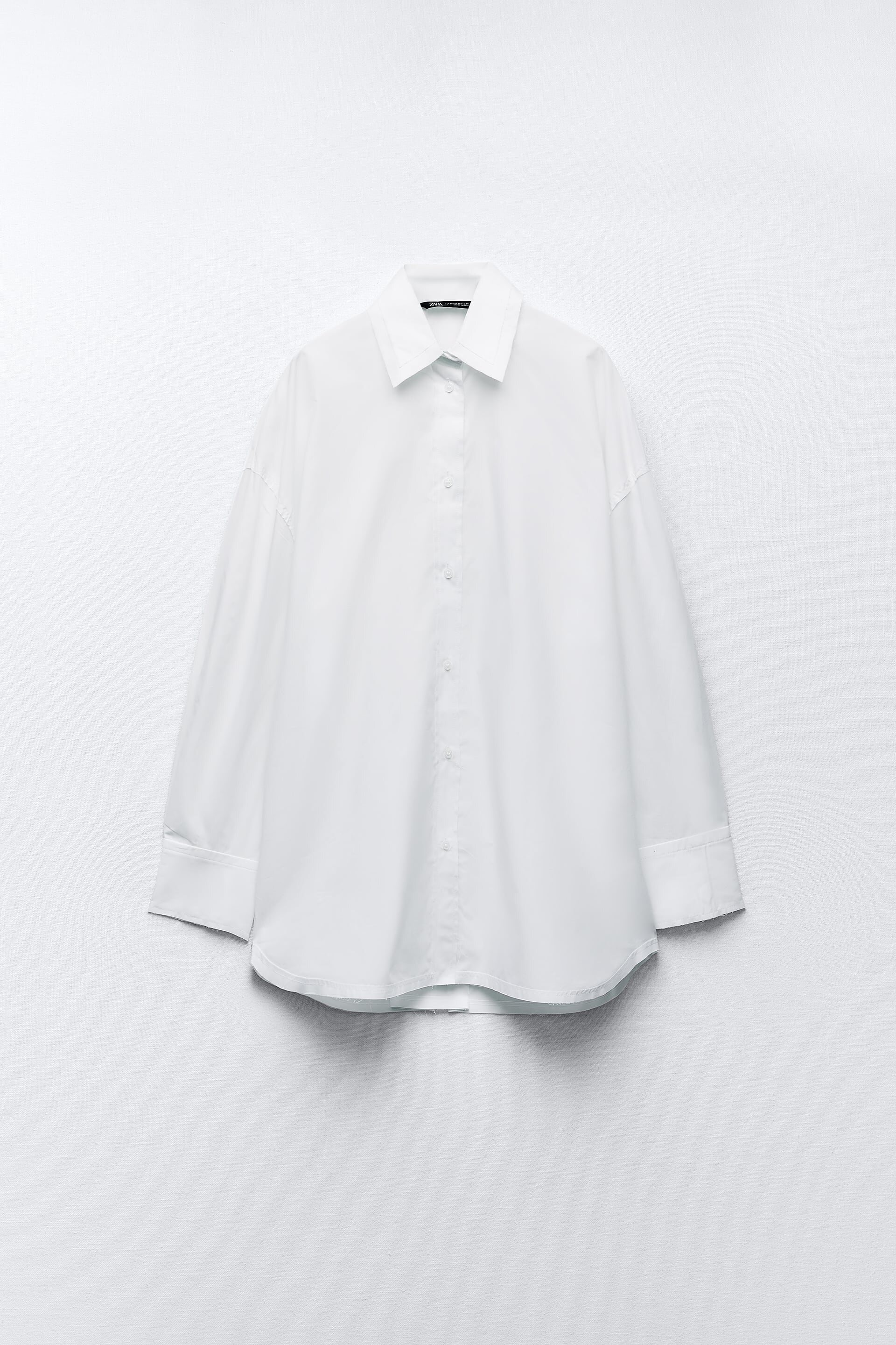 Camisa blanca estilo oversize: 19,95€ | Foto: Zara