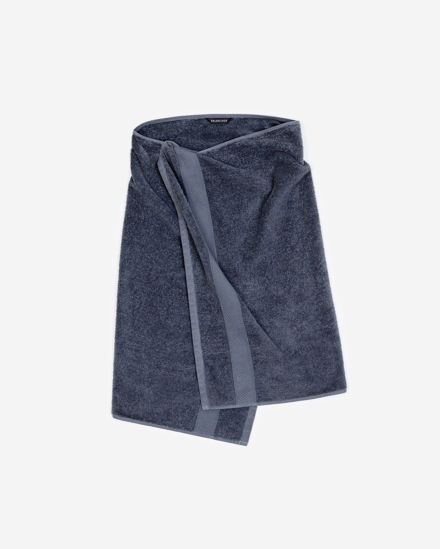 Falda toalla de Balenciaga | Foto: Balenciaga