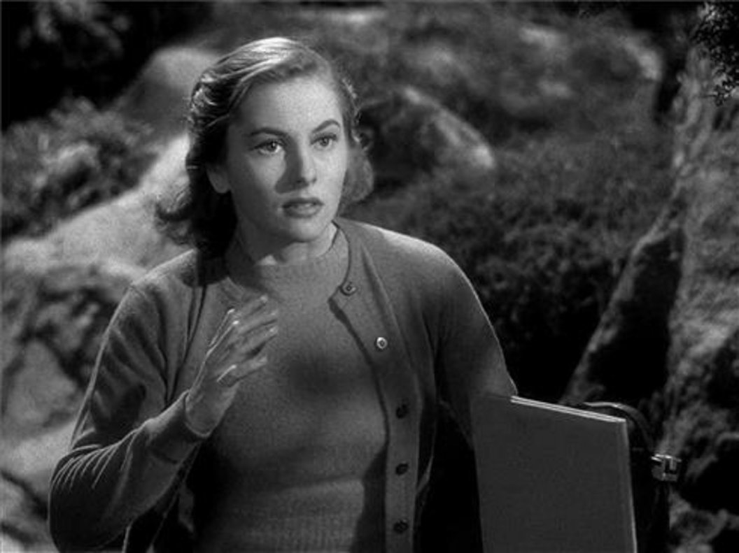 Joan Fontaine con etilo twin set en 'Rebecca' de Alfred Hitchcock