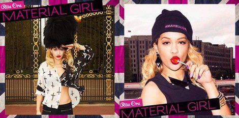 Rita Ora posando con la nueva colección de Material Girl