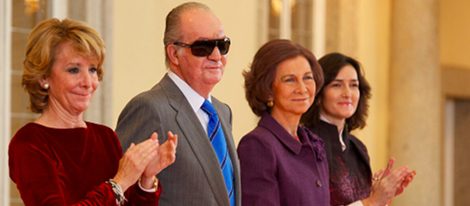 El rey Juan Carlos en un acto oficial con gafas de sol