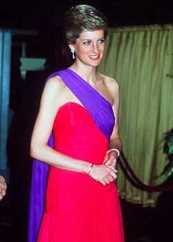Los vestidos más emblemáticos de Lady Di, expuestos en Kensington Palace