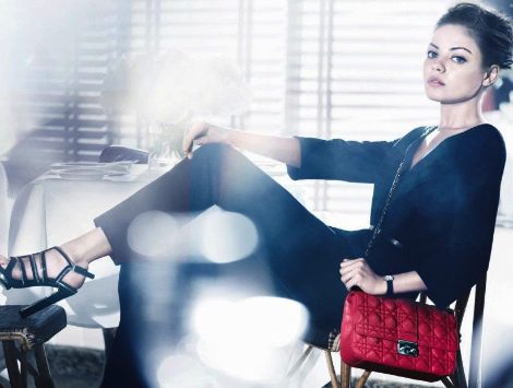 Mila Kunis es la nueva imagen de los bolsos 'Miss Dior'