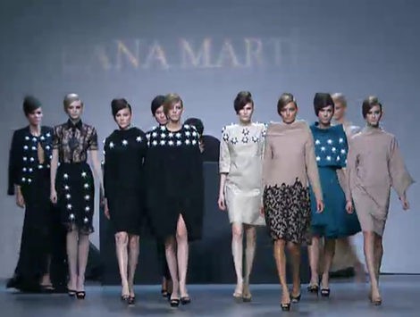 Los diseños 'lady' de Juana Martín inundan Fashion Week Madrid a ritmo de Carlos Jean