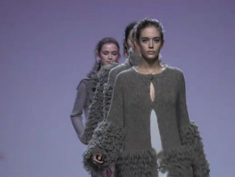 El estilo de la lana y la seda salvaje por Sita Murt en Fashion Week Madrid