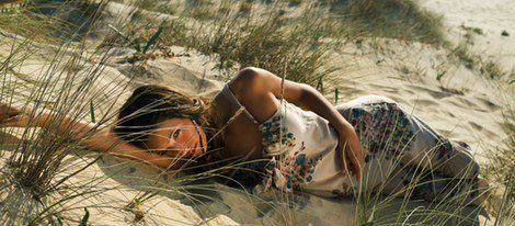 Malena Costa imagen de Indiwoman en las playas de Cádiz