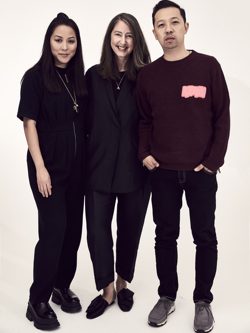Carol Lim y Humberto Leon, directores creativos de Kenzo junto a Ann-Sofie Johansson, asesora creativa de H&M 