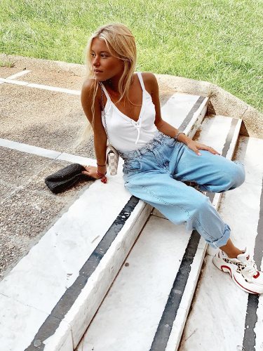 Andrea Belver con un pantalón Slouchy combinado con zapatillas deportivas | Foto: Instagram