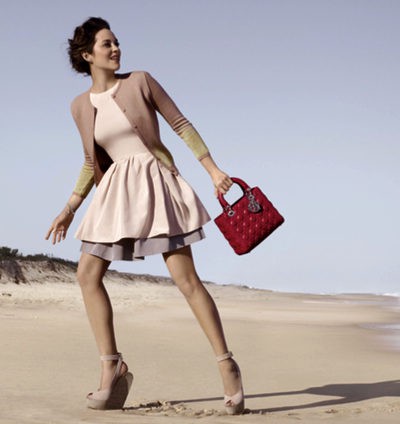 Marion Cotillard protagoniza la nueva campaña de Dior en los Hamptons