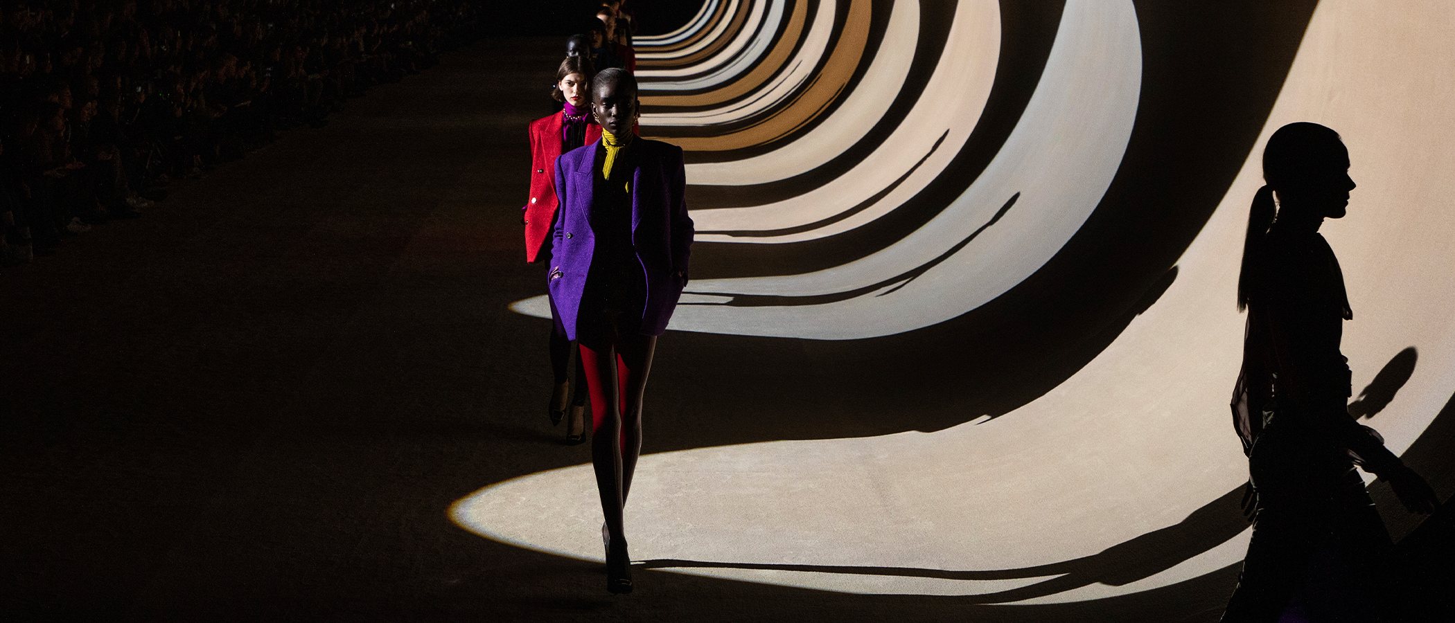 La revolución cromática de Saint Laurent conquista la Semana de la Moda de París