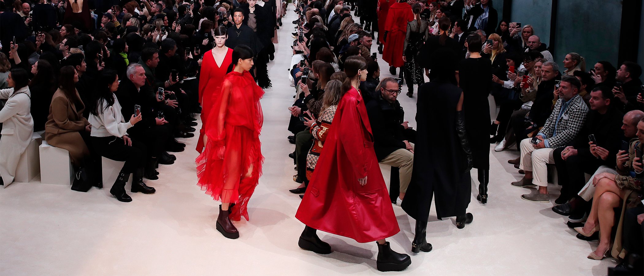Valentino: la leyenda del rojo regresa a la Semana de la Moda de París