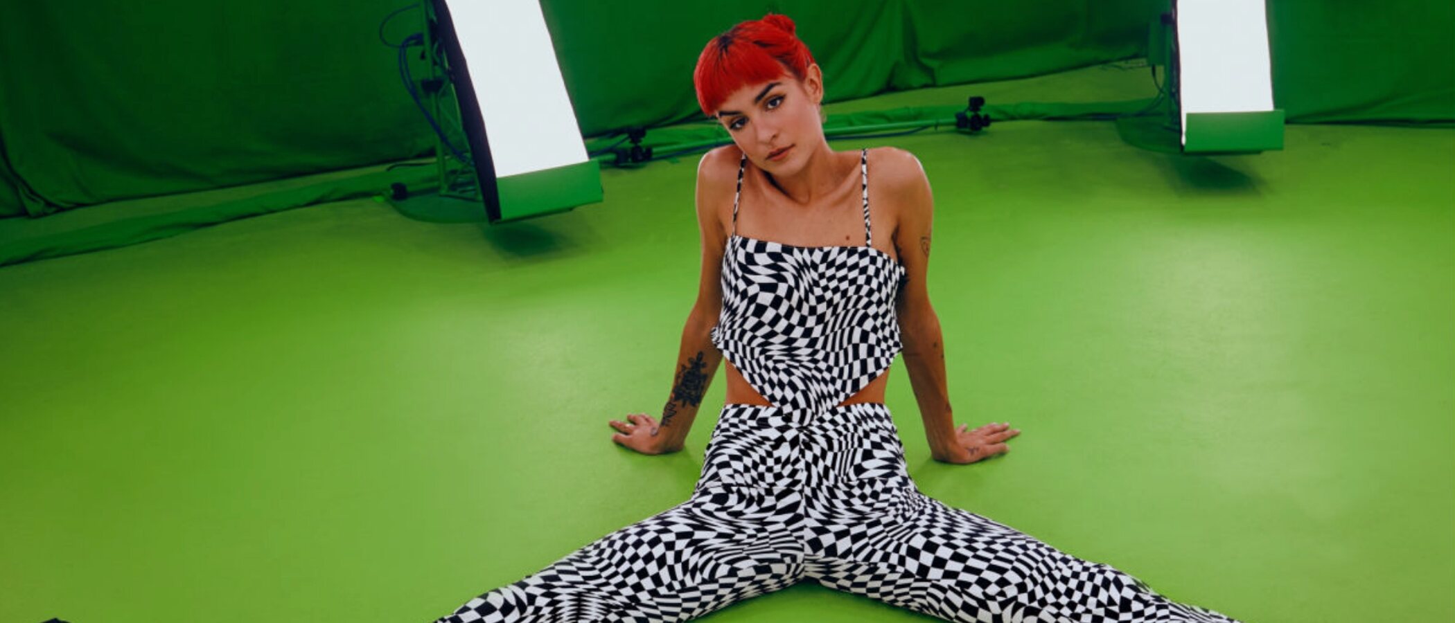 H&M presenta su nueva colección 'Crush by' con una actuación de Natalia Lacunza en realidad aumentada