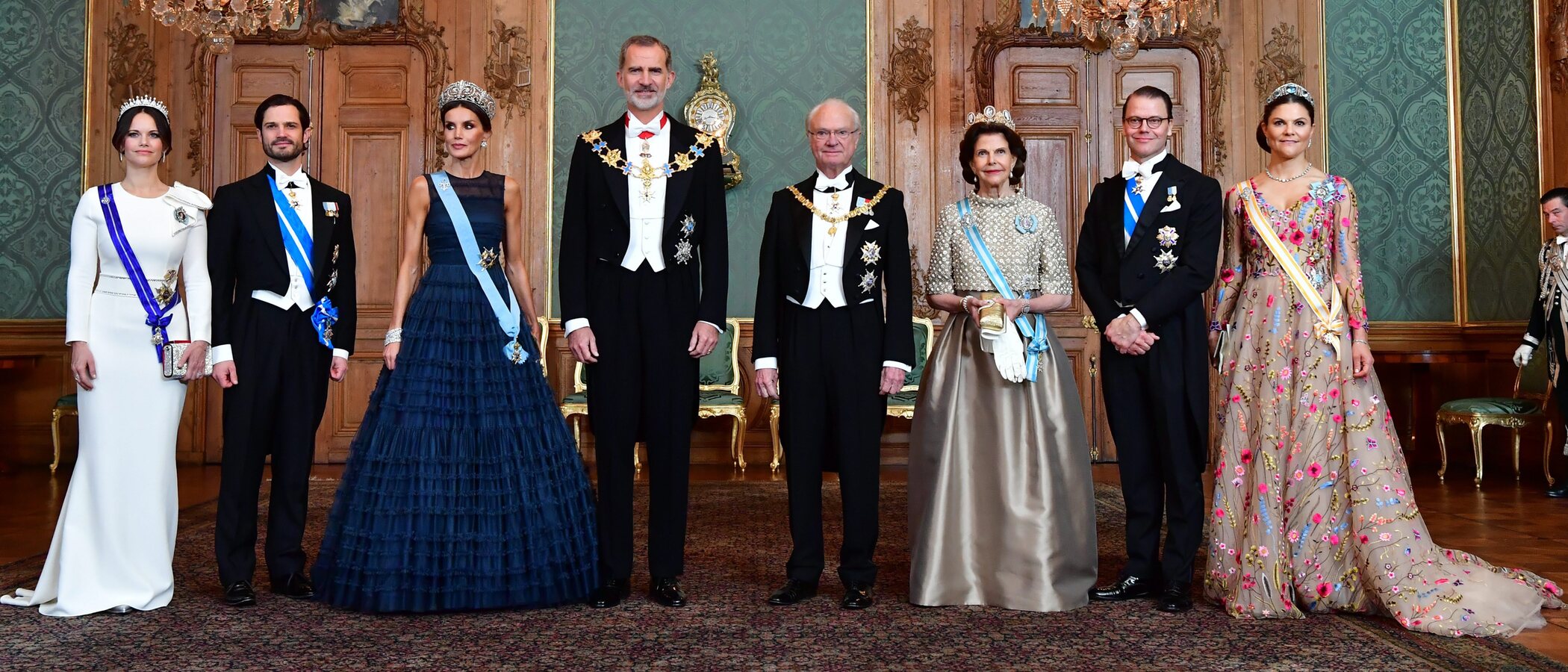 La Reina Letizia escoge para la cena de gala en Suecia un vestido de H&M que ya llevó la Princesa Victoria