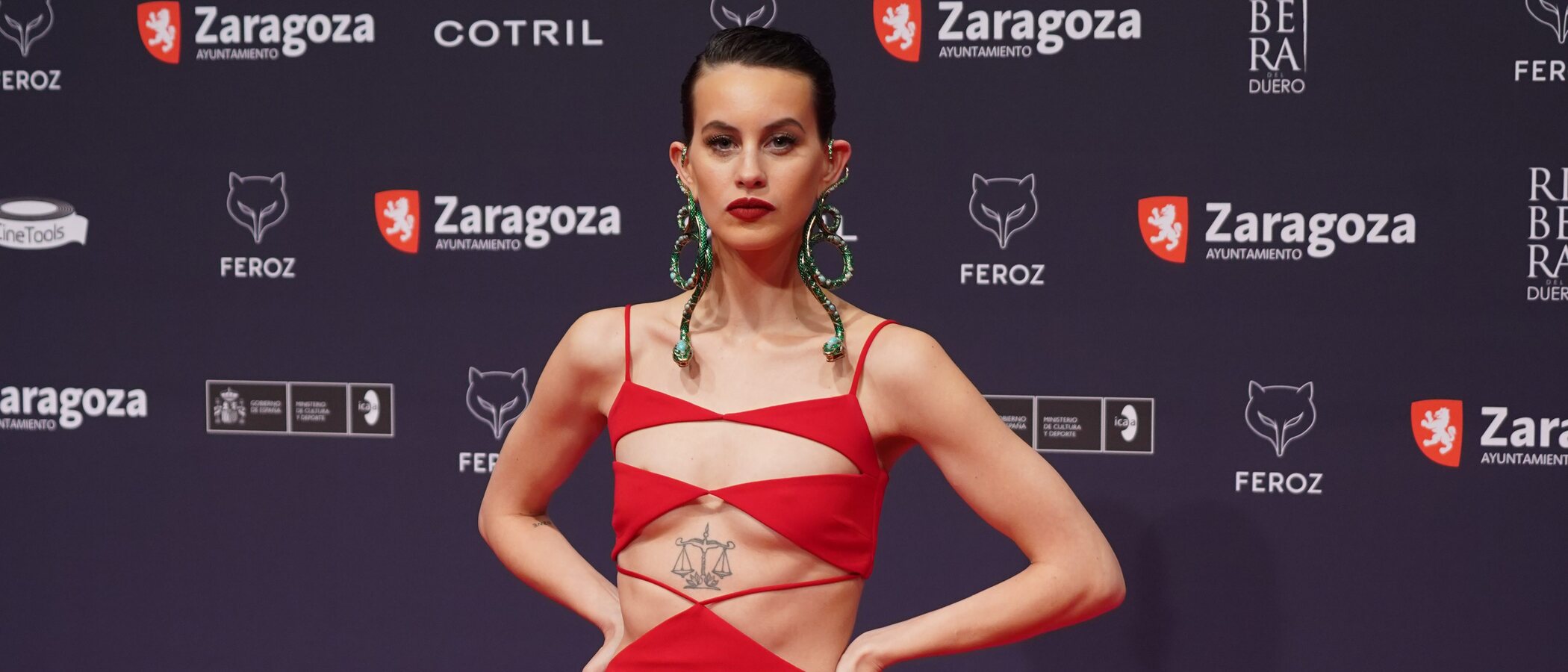 Milena Smit se marca un Kendall Jenner con su look de los Premios Feroz 2022