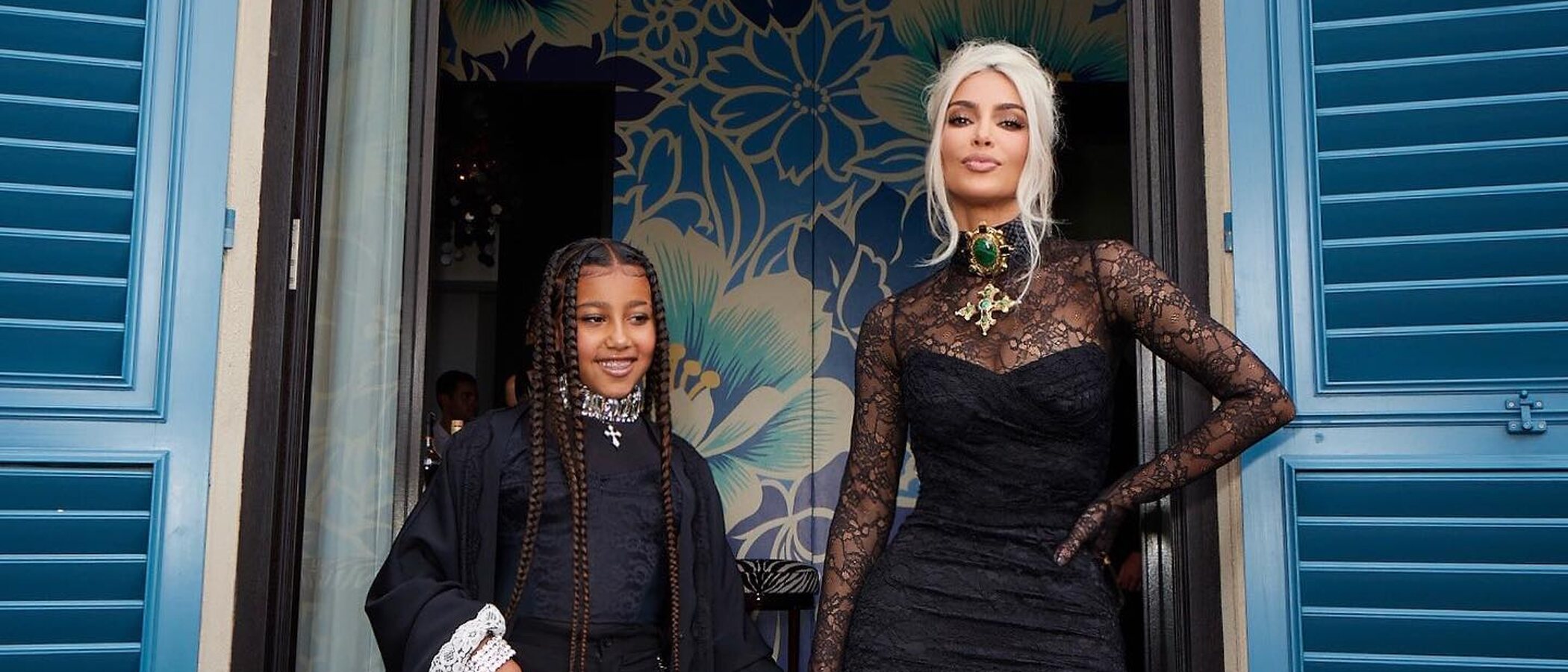 Kim Kardashian fue vestida de Vetements a la boda de Kourtney y Travis patrocinada por Dolce&Gabbana