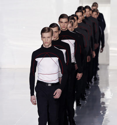 Dior presenta un otoño/invierno 2013/2014 muy militar en la Semana de la Moda Masculina de París