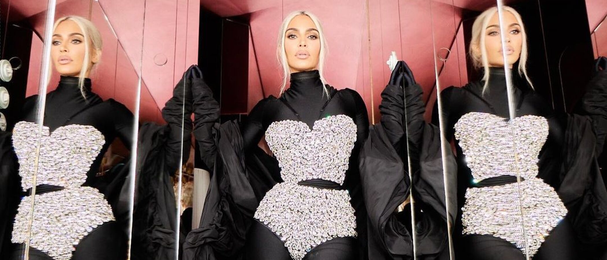 Kim Kardashian vuelve a ponerse uno de los looks que llevó en la boda de Kourtney (pero ahora versión sexy)