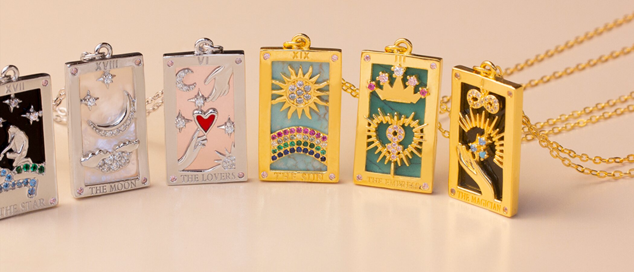 Customima tiene la colección de collares con las cartas del Tarot para cumplir nuestros objetivos este 2023