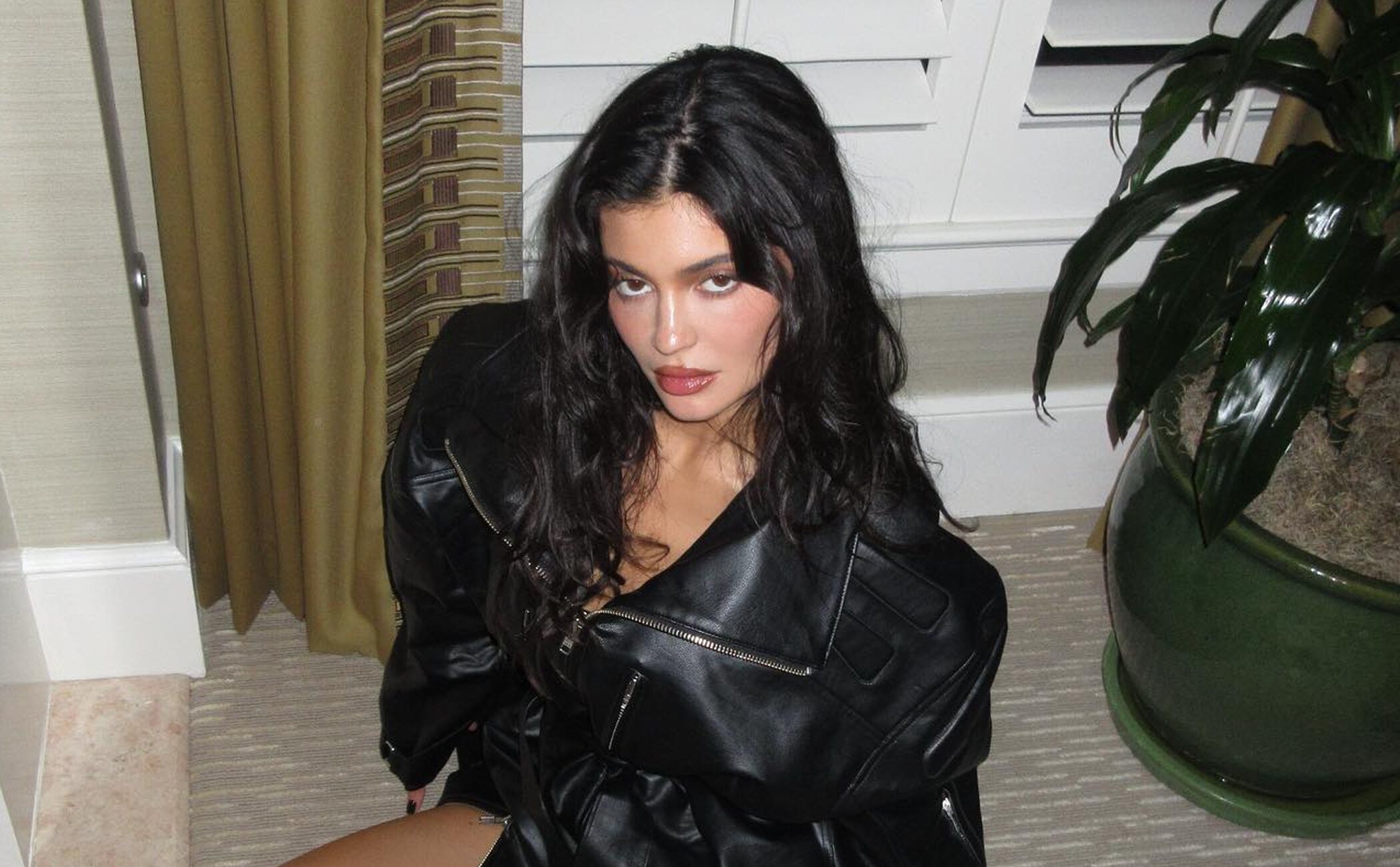 Kylie Jenner podría haber jugado al despiste con su nueva marca KHY: se trataría de una firma de joyas, no de ropa