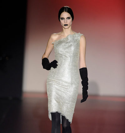 Hannibal Laguna apuesta por un otoño/invierno 2013/2014 plateado en la Madrid Fashion Week