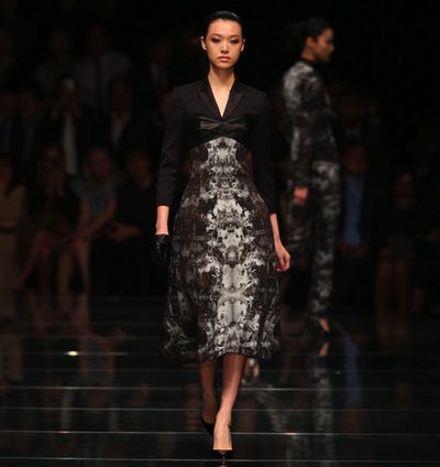 Hugo Boss propone un otoño/invierno 2013/2014 clásico y monocolor en el Shanghai Fashion Show