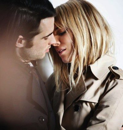 Sienna Miller y Tom Sturridge se dan un romántico beso para la campaña otoño/invierno 2013/2014 de Burberry