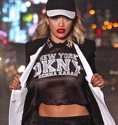 Rita Ora, nueva imagen de la colección Resort 2014 de DKNY