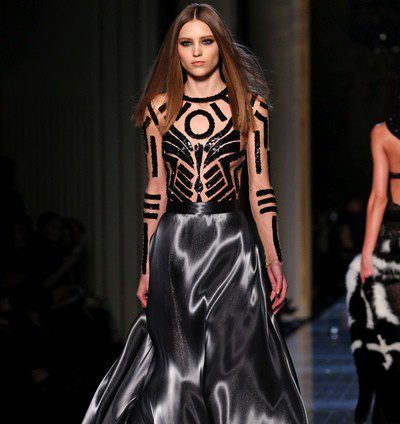 Atelier Versace presenta sus propuestas de Alta Costura en la Semana de la Moda de París