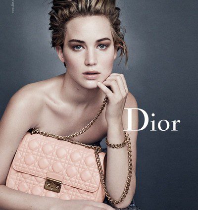 Jennifer Lawrence presenta la nueva campaña del bolso 'Miss Dior' de Dior