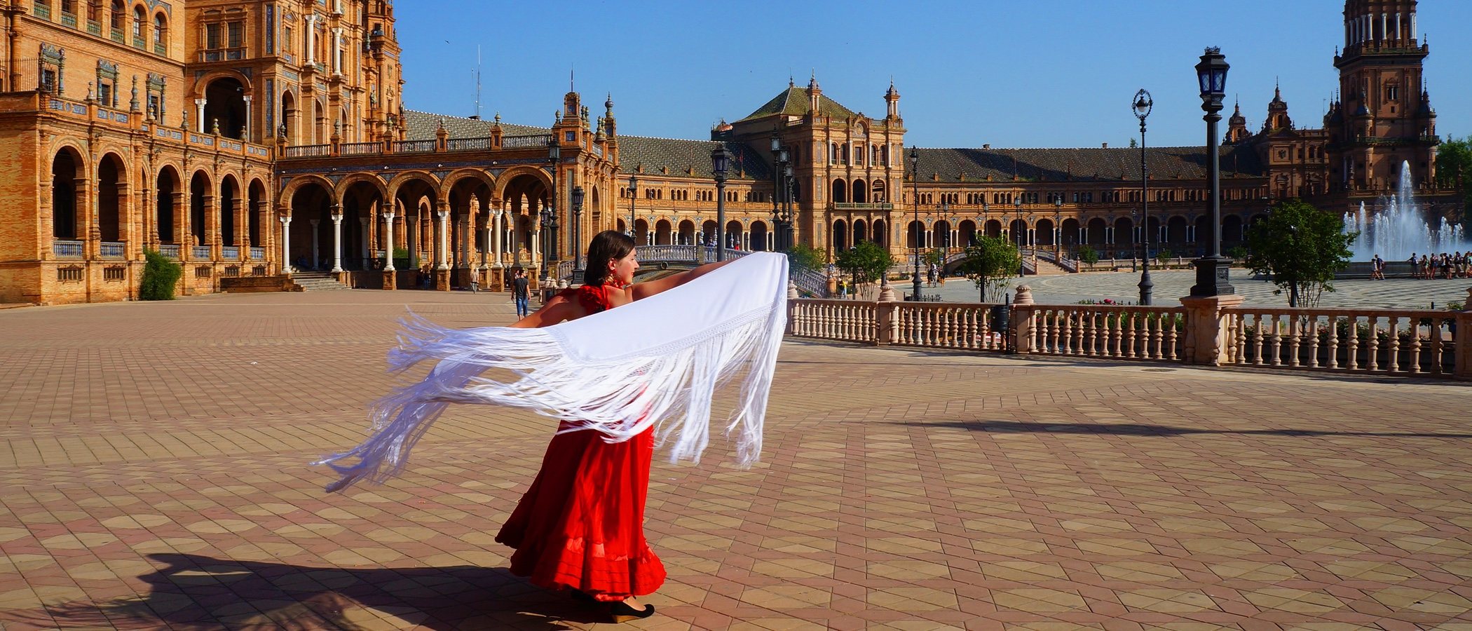 Cómo vestir en la Feria de Abril de Sevilla si no tienes traje de flamenca