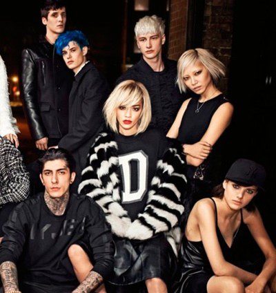 Rita Ora posa junto a un gran elenco de modelos para la nueva campaña de DKNY