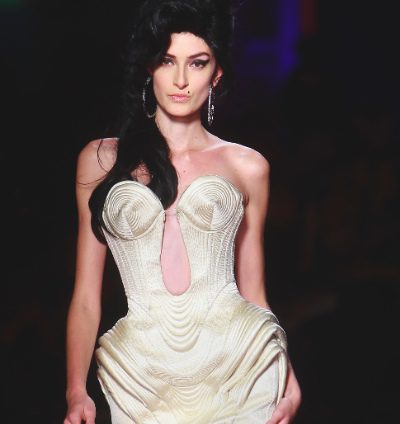 Jean Paul Gaultier homenajea a Amy Winehouse en su colección P/V 2012 de Alta Costura
