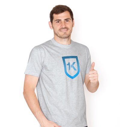 Iker Casillas lanza su nueva colección de ropa solidaria 1K