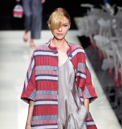 Giorgio Armani explota al máximo el color rojo en la Milan Fashion Week