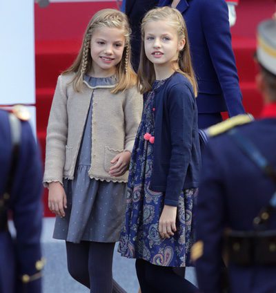 La Princesa Leonor y la Infanta Sofía repiten con Nanos para acertar en el Día de la Hispanidad 2015