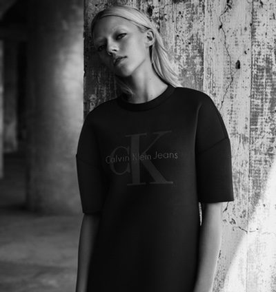 El streetwear de Calvin Klein se enfunda en neopreno con su nueva colección limitada