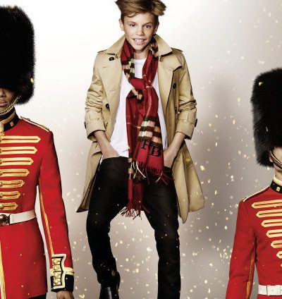 Romeo Beckham se convierte en Billy Elliot para conquistar la Navidad con Burberry