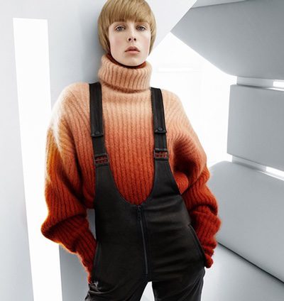 Edie Campbell presenta las carismáticas prendas que completan la colección más lujosa de H&M